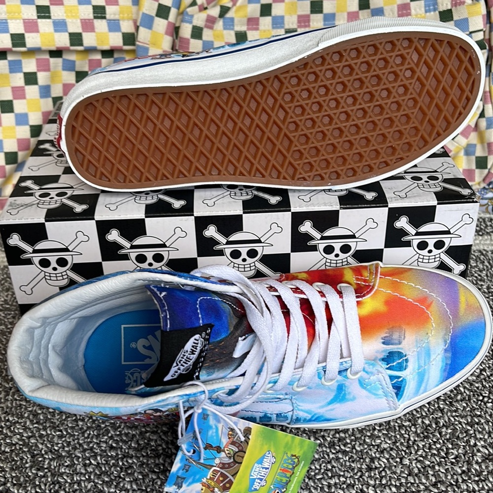 Vans Men’s Sk8-Hi
One Piece Punk Hazard Multi 
VN0007NS448
Sneakers - Picture 8 of 16